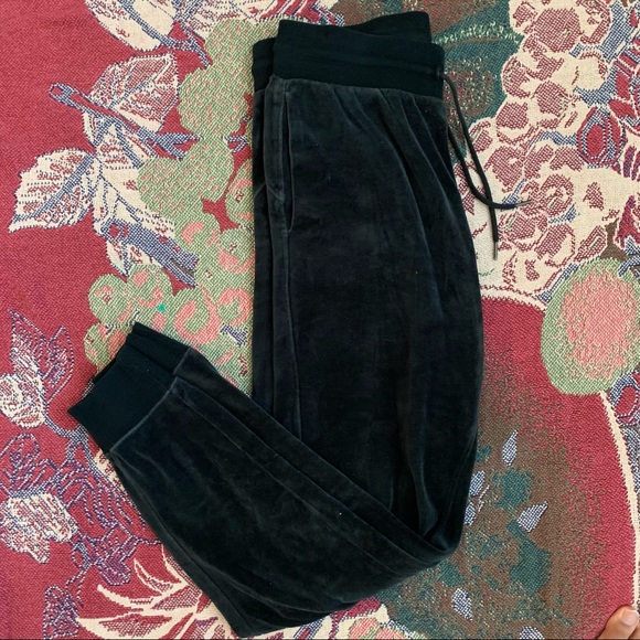 The Coziest Puma Sweatpants Ever! - Picture 2 of 7